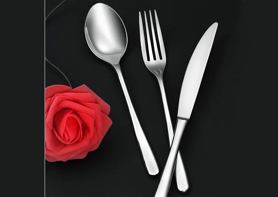 Luxury Stainless Steel Cutlery Set – 4 Pieces for Dining & Entertaining Avril